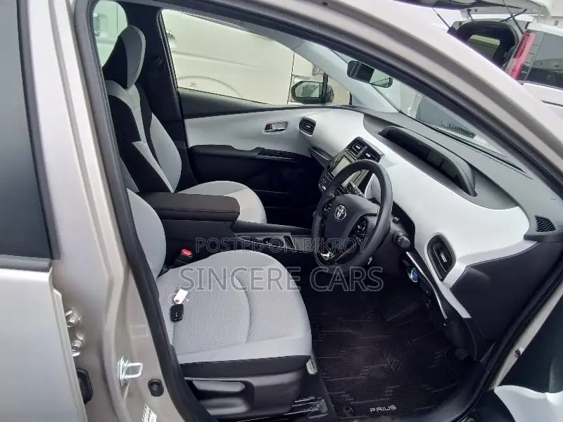 Toyota Prius 2021 Beige