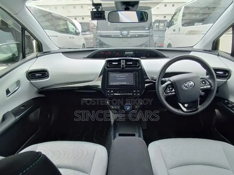 Toyota Prius 2021 Beige