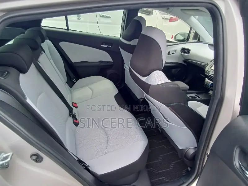 Toyota Prius 2021 Beige