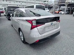 Toyota Prius 2021 Beige