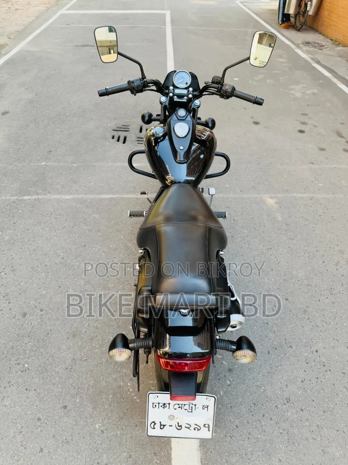 বাজাজ এভেঞ্জার ১৬০ স্ট্রিট ২০২২ ব্ল্যাক