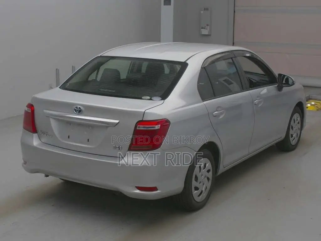Toyota Axio 2021 Silver