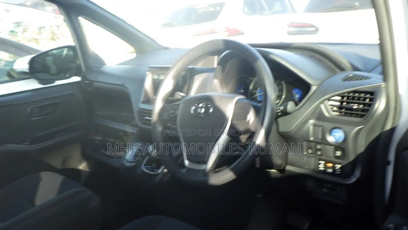 Toyota Noah 1.8 Front-Wheel Drive Hybrid (7 seater) 2021 Pearl