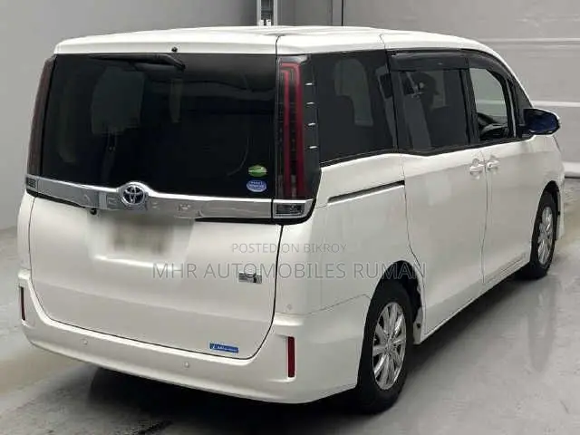 Toyota Noah 1.8 Front-Wheel Drive Hybrid (7 seater) 2021 Pearl