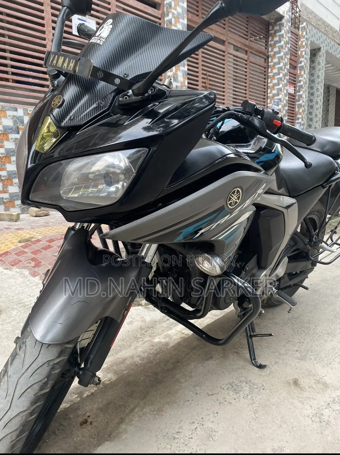 ইয়ামাহা ফাজার এফআই ভি২ ২০১৭ কালো