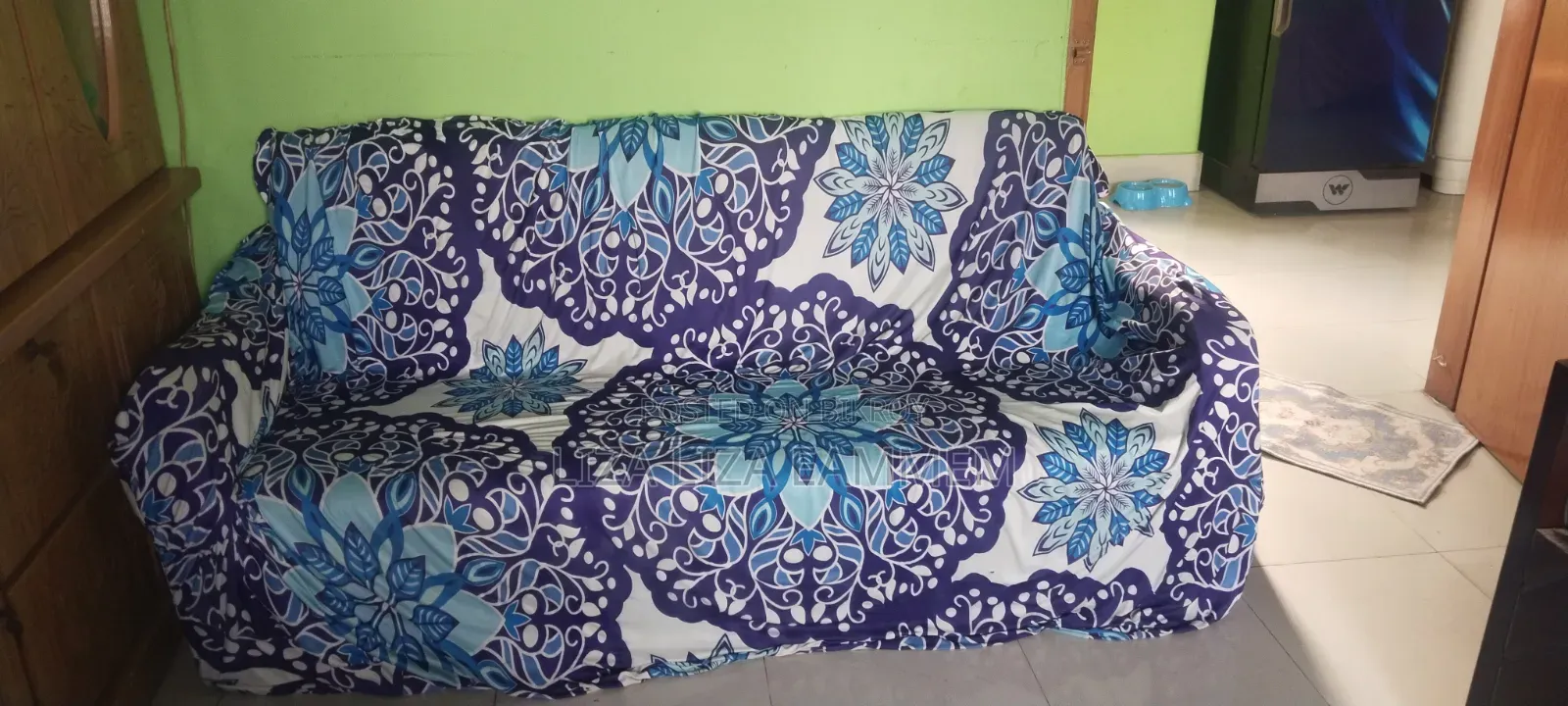 তিন সিটার সোফা