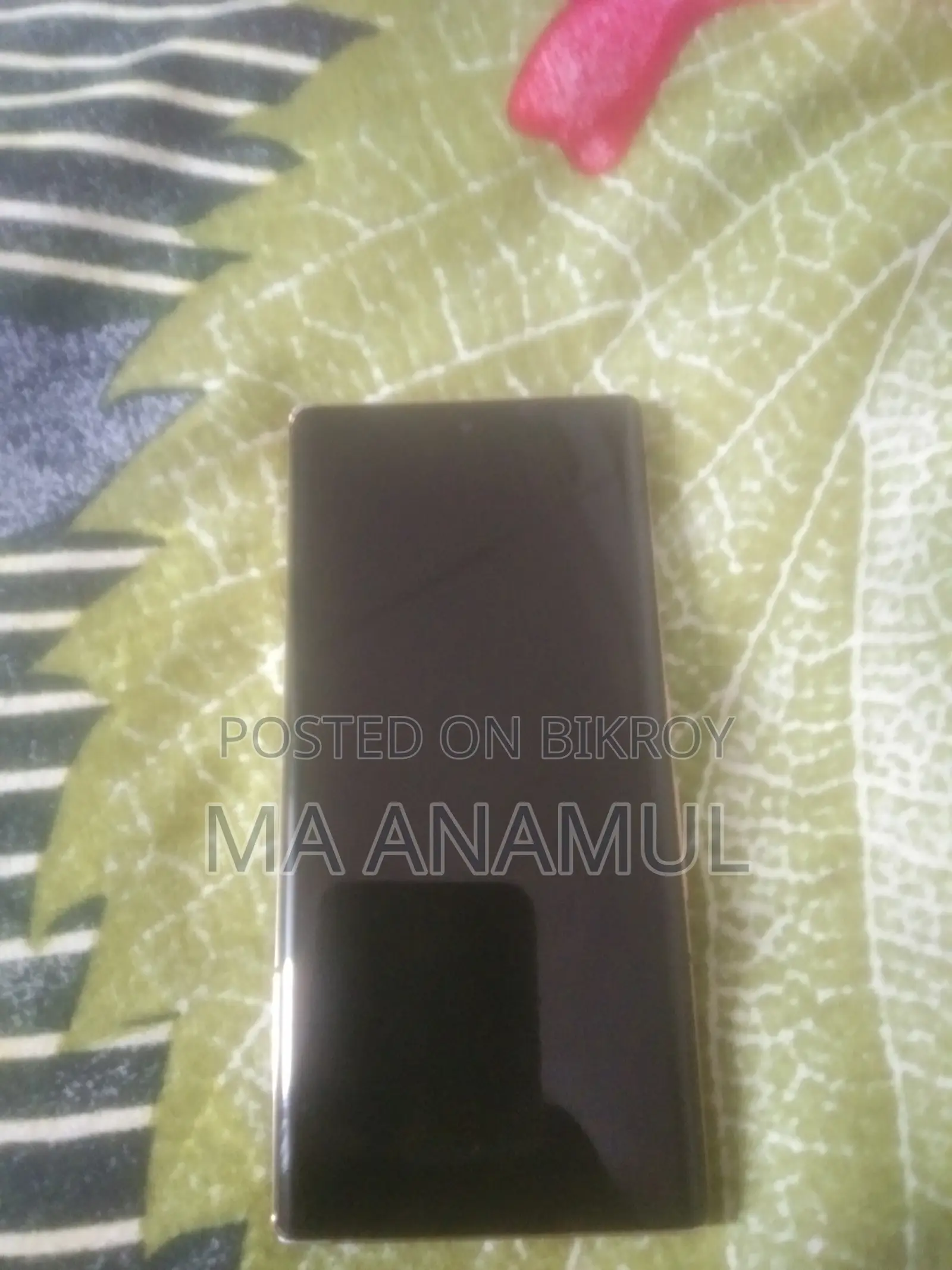 Sharp 128 GB Gold