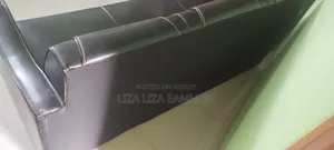 তিন সিটার সোফা