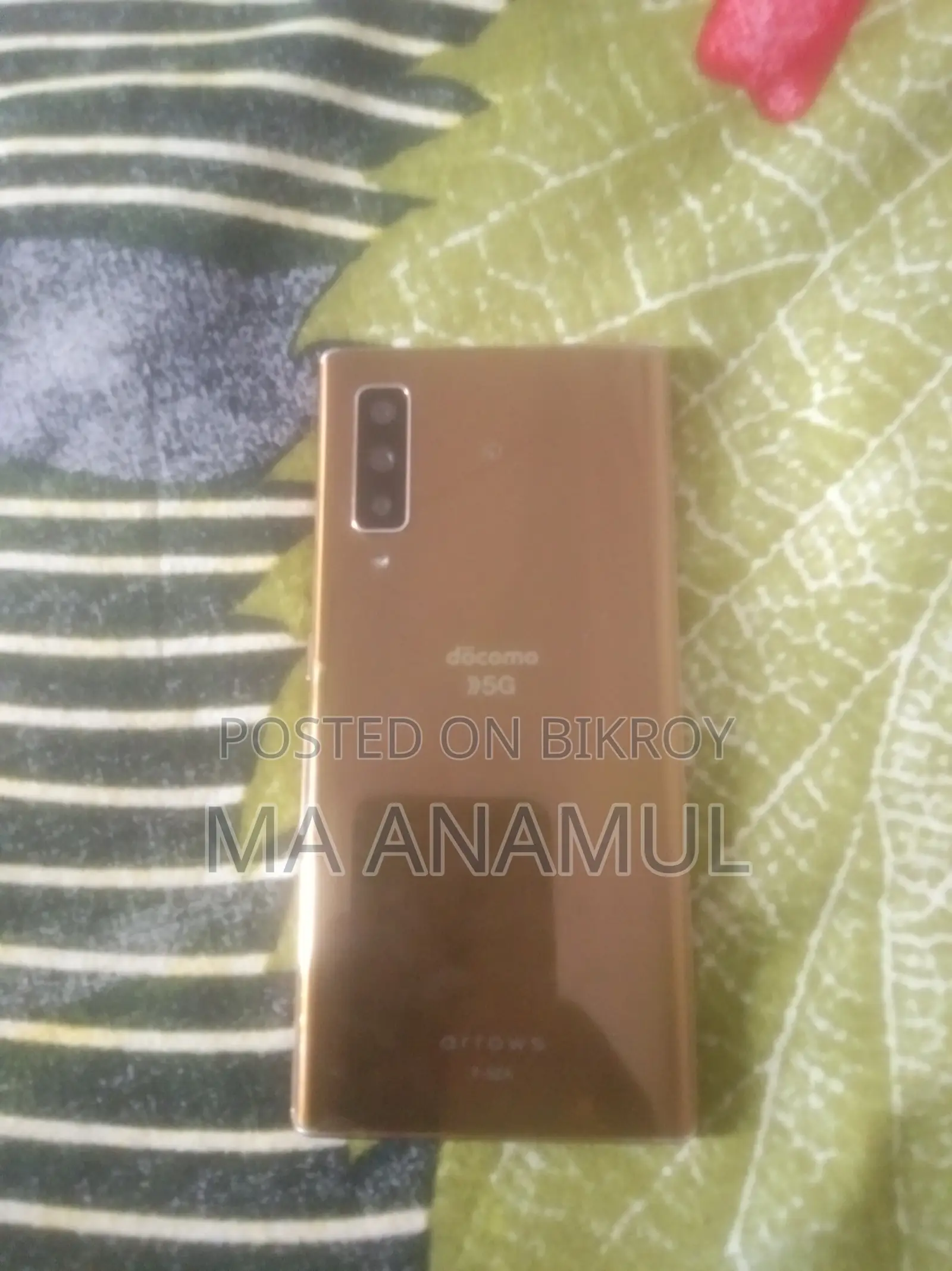 Sharp 128 GB Gold