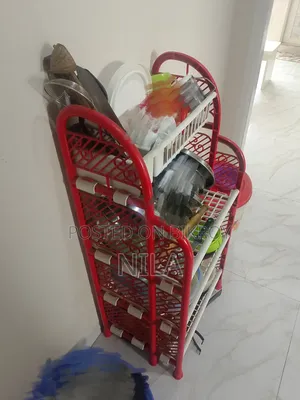 রান্নাঘরের জিনিসপত্র রাখার র‍্যাক