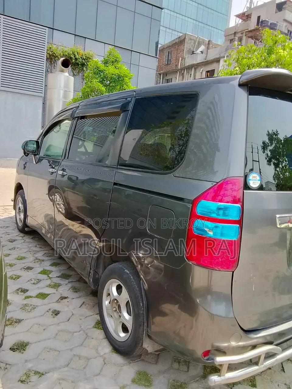 টয়োটা নোয়া ২.০ ১৪৩এইচপি এডব্লিউডি (৭ সিটার) ২০১২ গ্রে