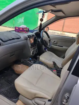 টয়োটা আভানজা ২০১০ সিলভার