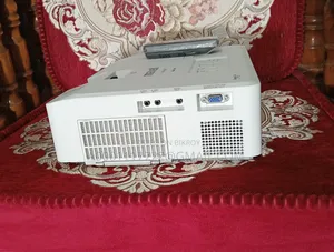 Maxell Mc-Ex4551 New 4500 Ansi Lumens Projector Made in Japan
