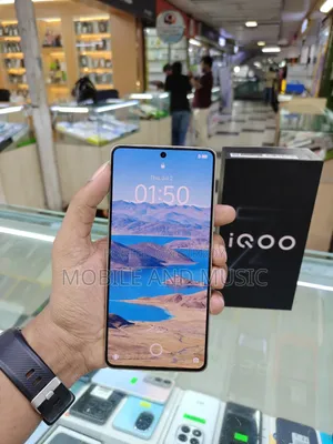 আইকিউওও ২৫৬ জিবি গোল্ড