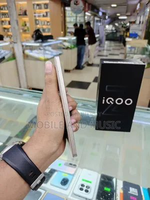 আইকিউওও ২৫৬ জিবি গোল্ড