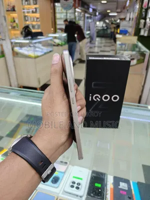 আইকিউওও ২৫৬ জিবি গোল্ড
