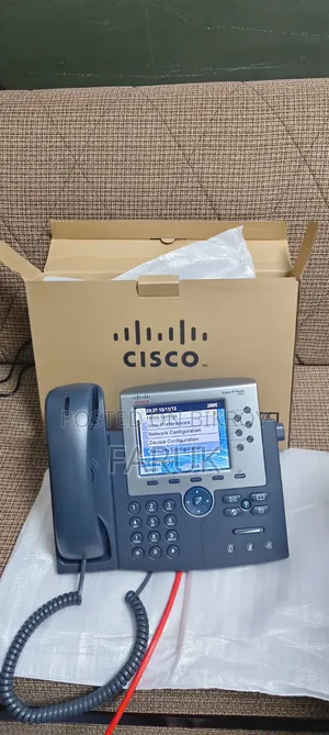 Cisco IP Phone, Cisco Switch, 70 " Screen