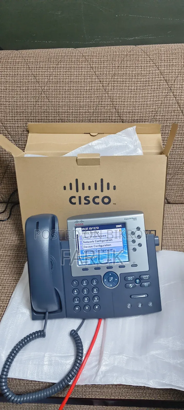 Cisco IP Phone, Cisco Switch, 70 " Screen