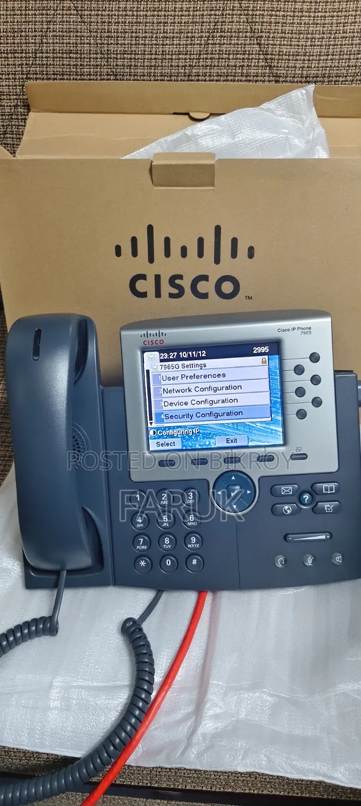 Cisco IP Phone, Cisco Switch, 70 " Screen