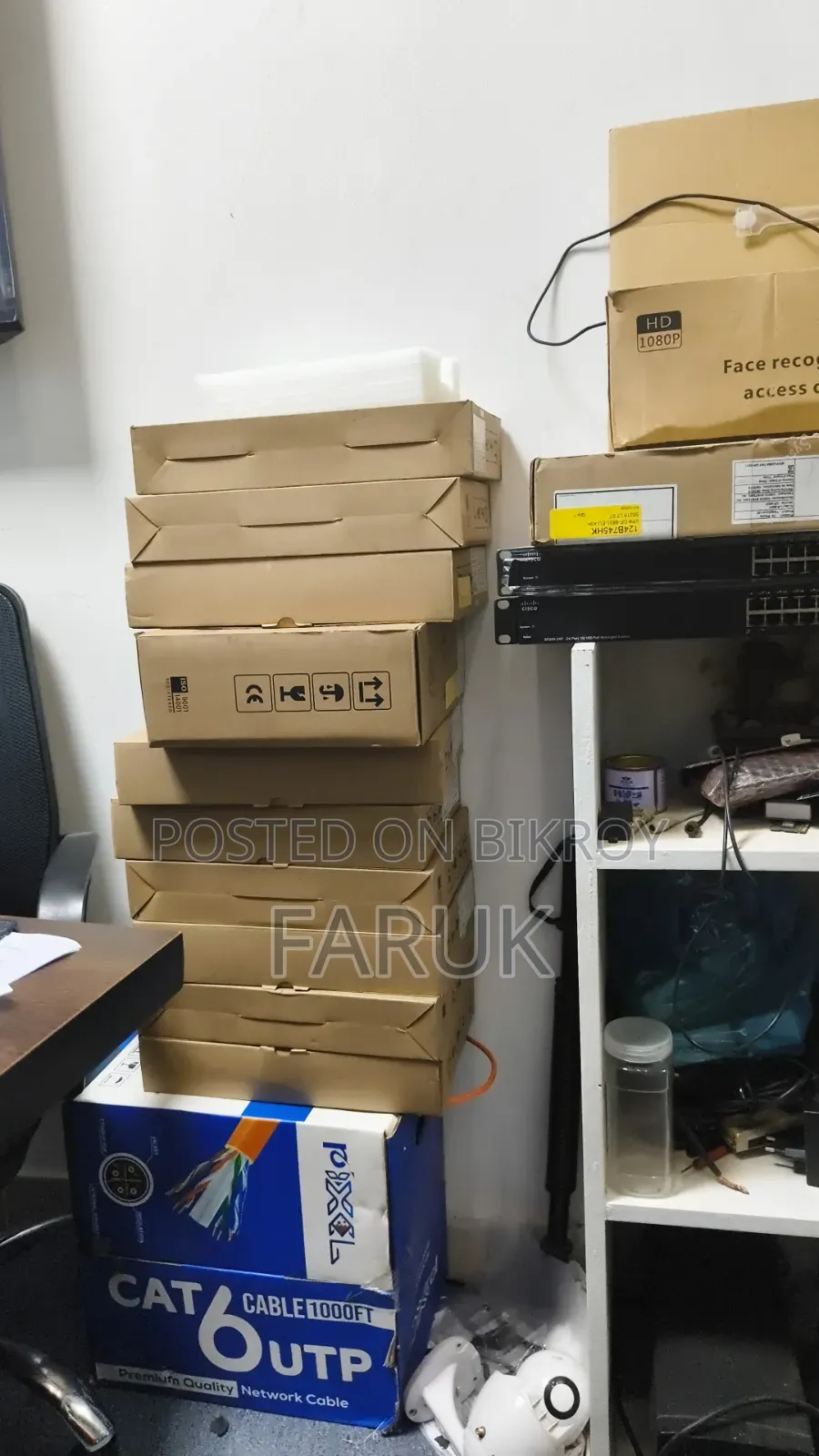 Cisco IP Phone, Cisco Switch, 70 " Screen