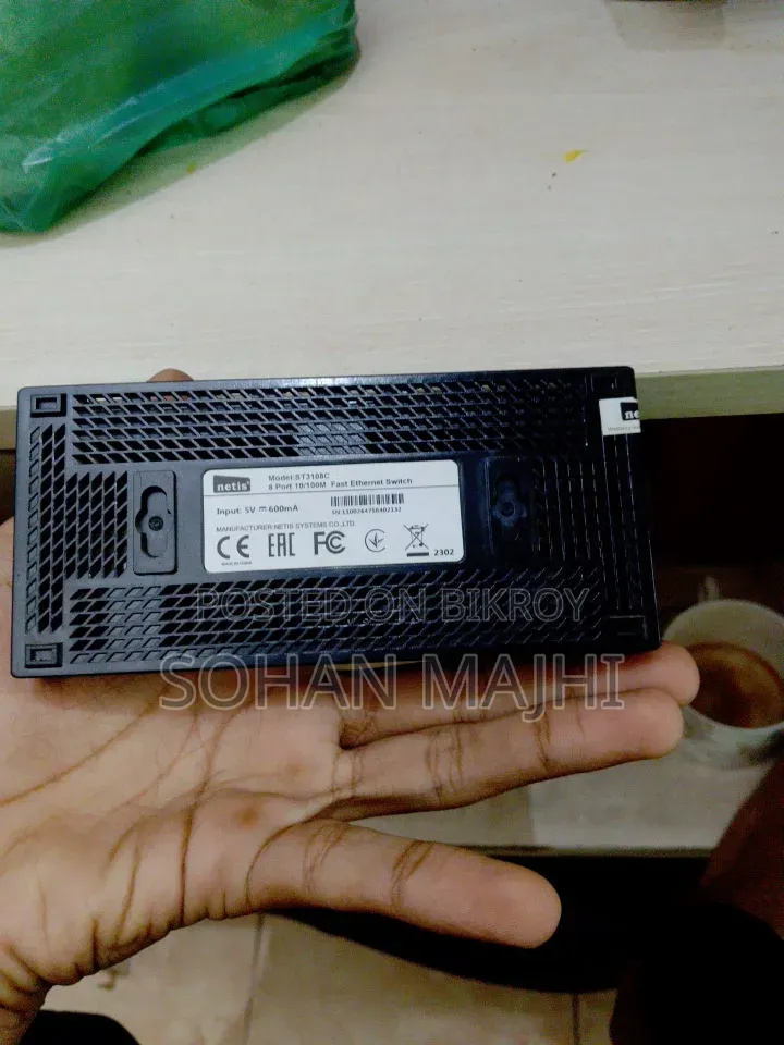 Netis 8-Port Network Switch for sale in damaged condition
