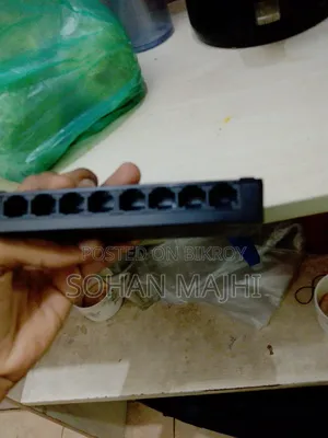 Netis 8-Port Network Switch for sale in damaged condition