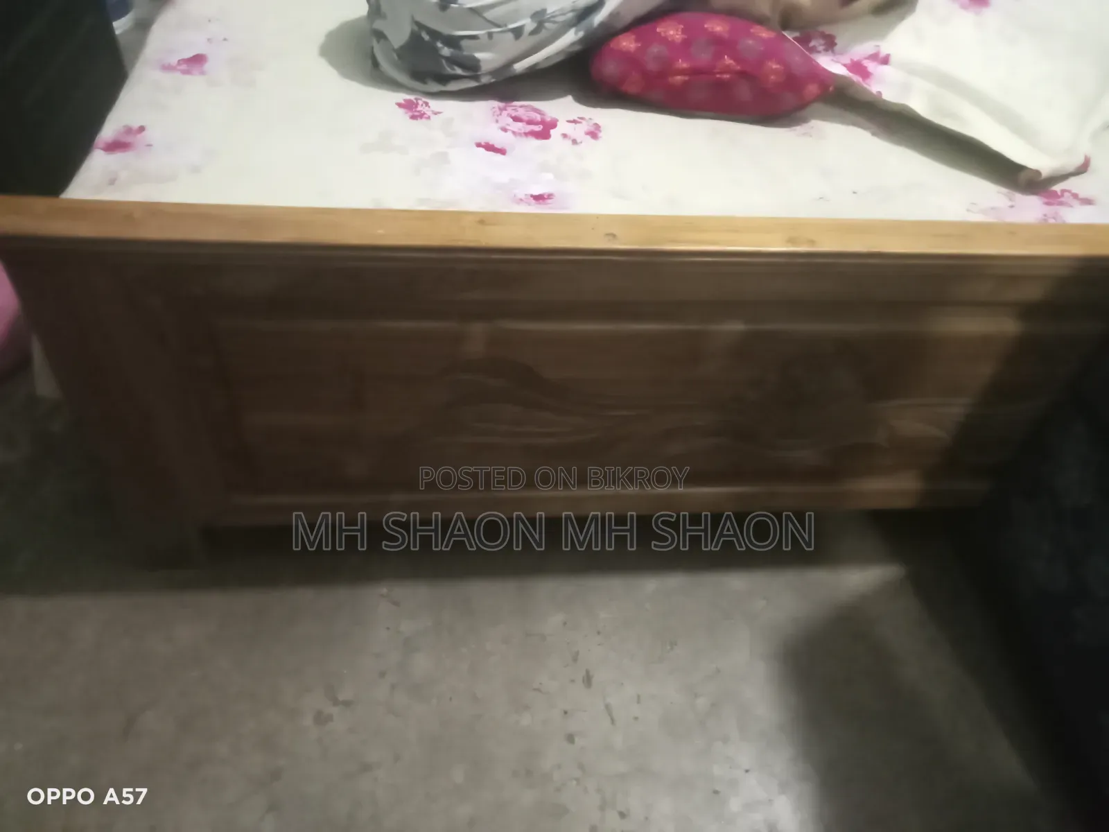 Made with mahogany wood