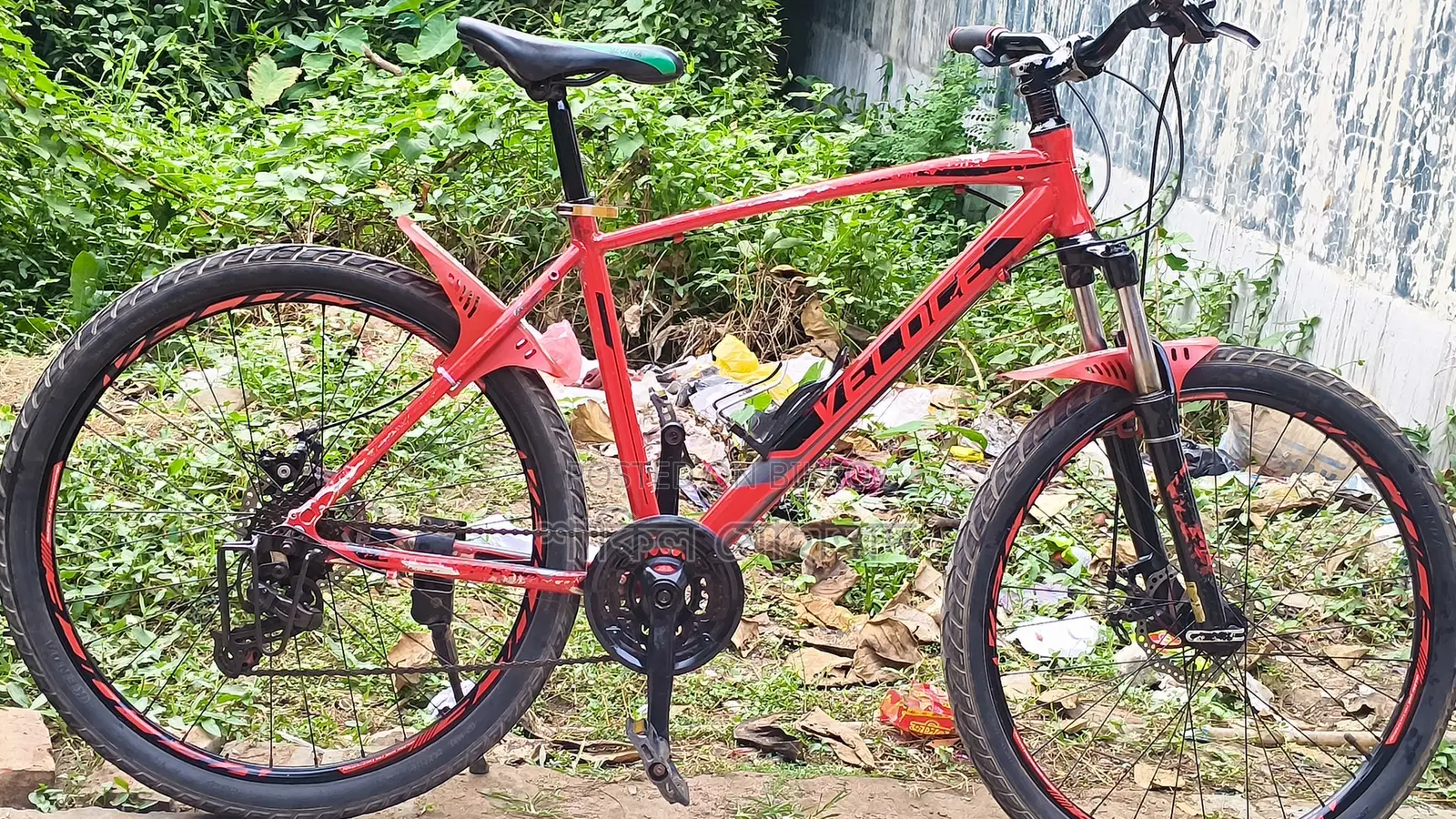 Veloce, 2 tires new, location Chittagong only