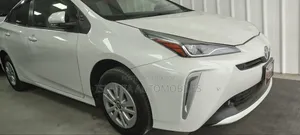 টয়োটা প্রিয়াস ২০২০ পার্ল