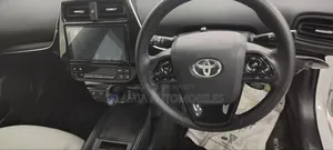 টয়োটা প্রিয়াস ২০২০ পার্ল