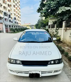 টয়োটা করোল্লা সেডান অটোমেটিক ১৯৯২ সাদা