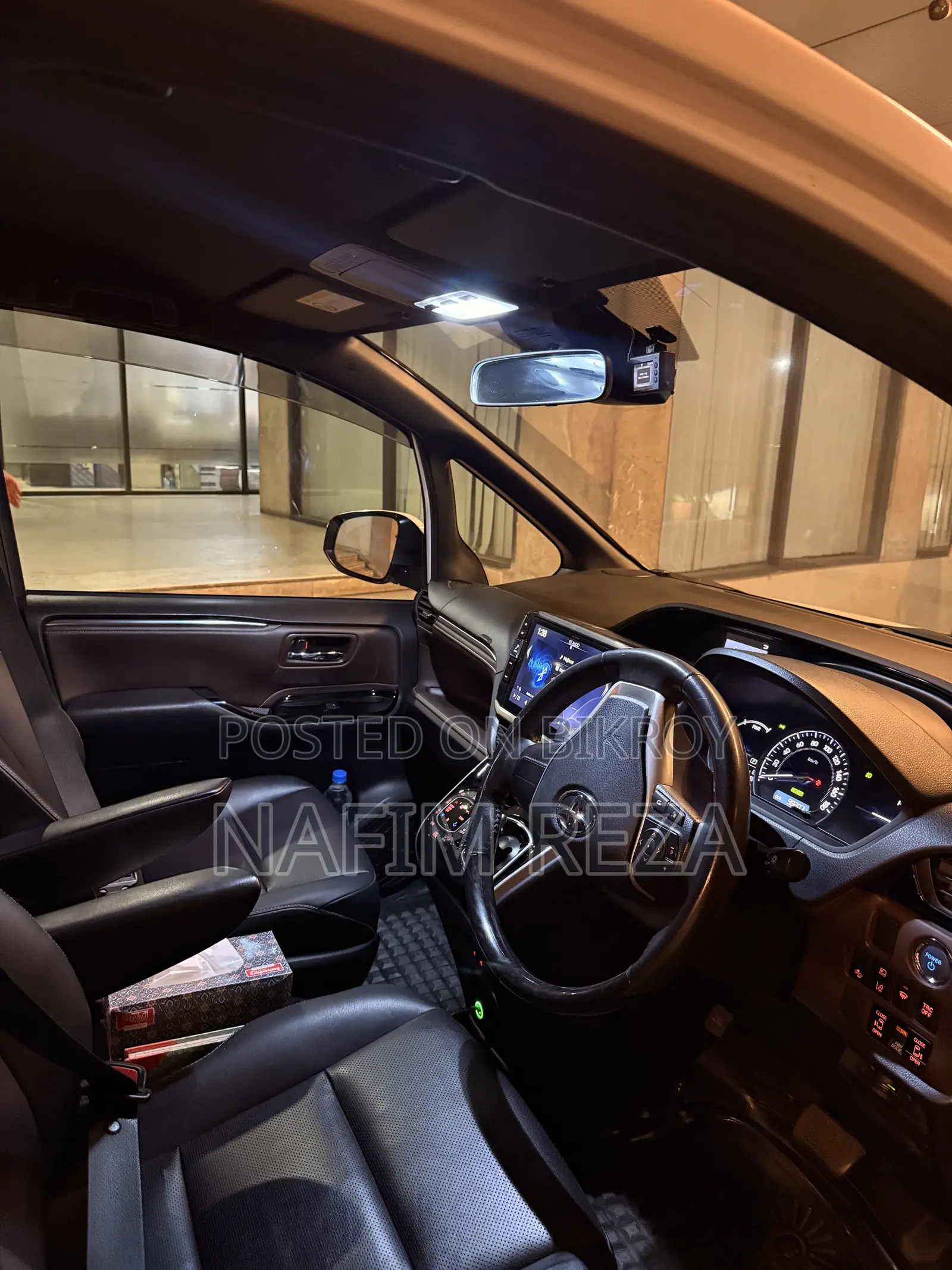 Toyota Esquire 1.8 FWD Hybrid (7 seater) 2021 Pearl