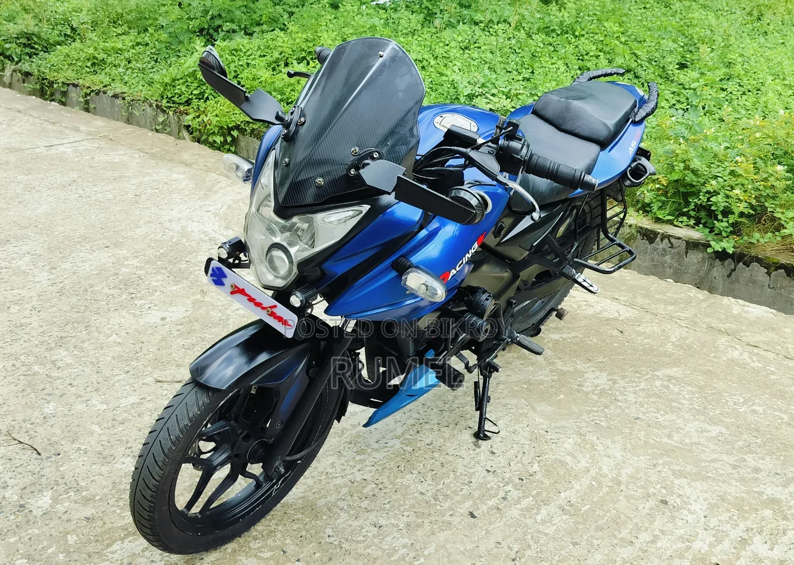 বাজাজ ২০১৭ নীল