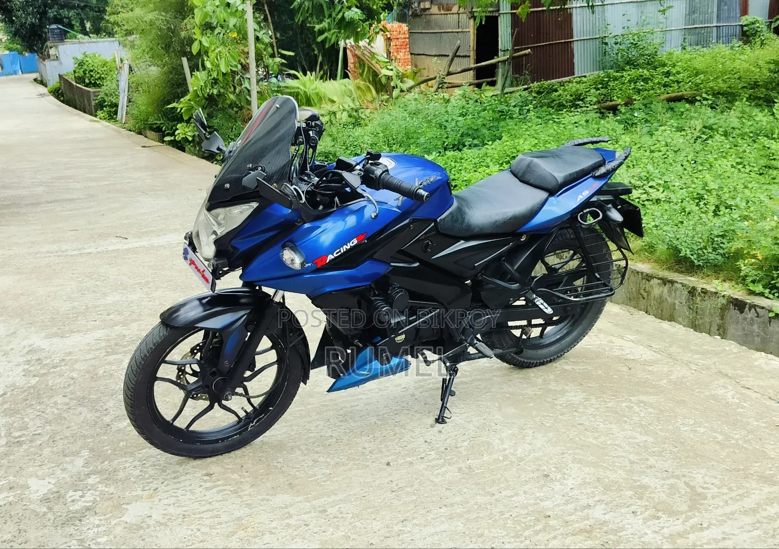 বাজাজ ২০১৭ নীল