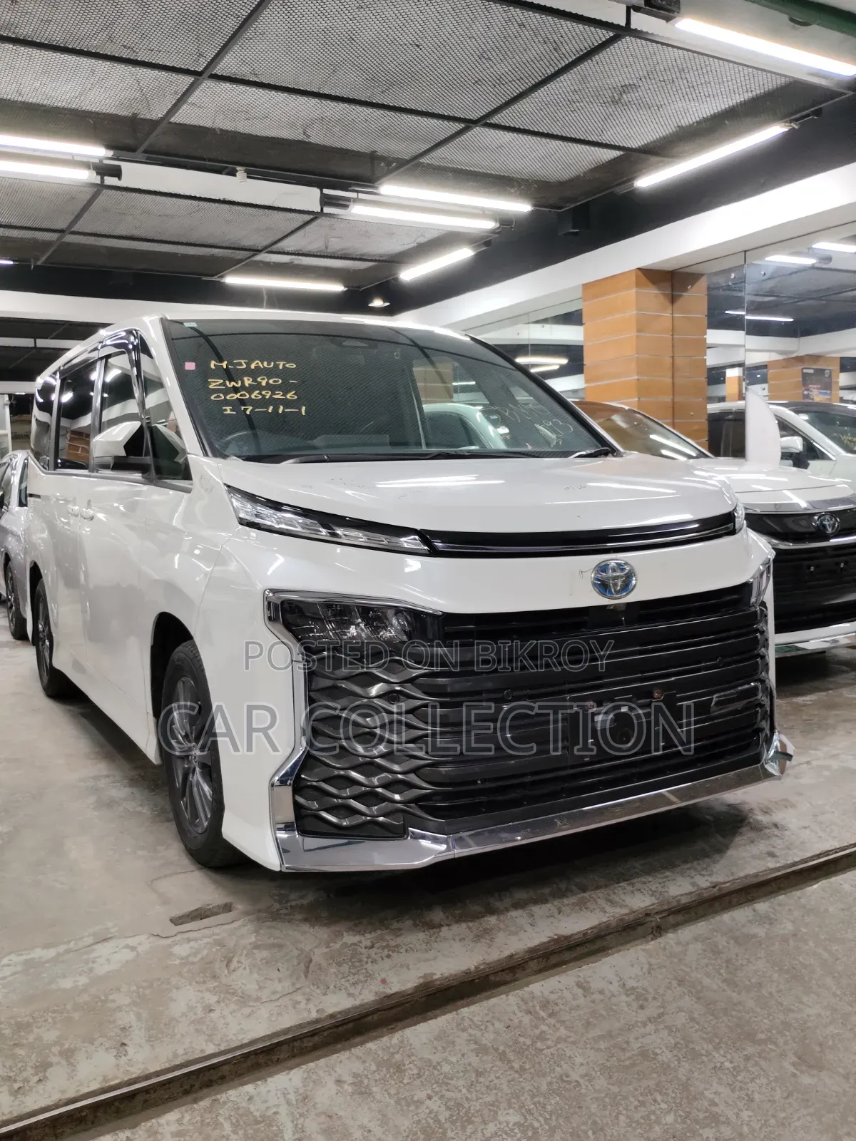 Toyota Voxy 2022 Pearl