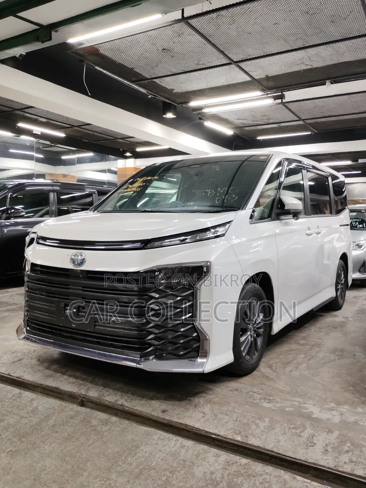 Toyota Voxy 2022 Pearl