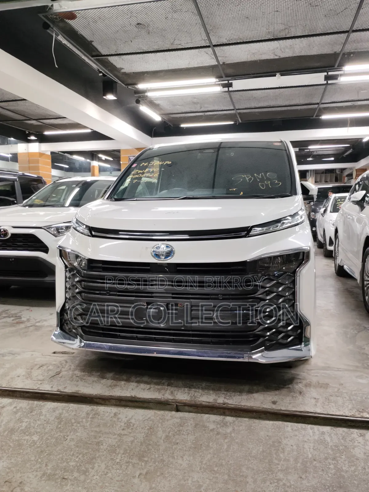 Toyota Voxy 2022 Pearl