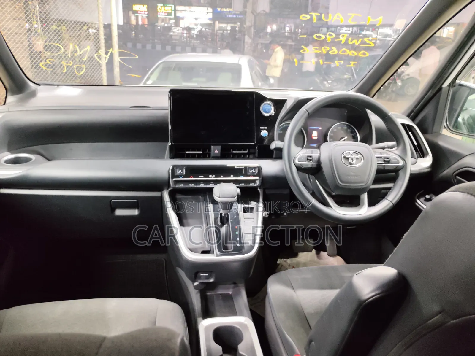 Toyota Voxy 2022 Pearl