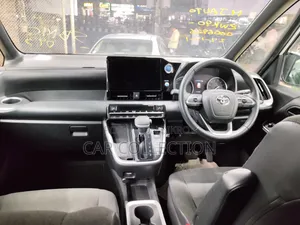Toyota Voxy 2022 Pearl