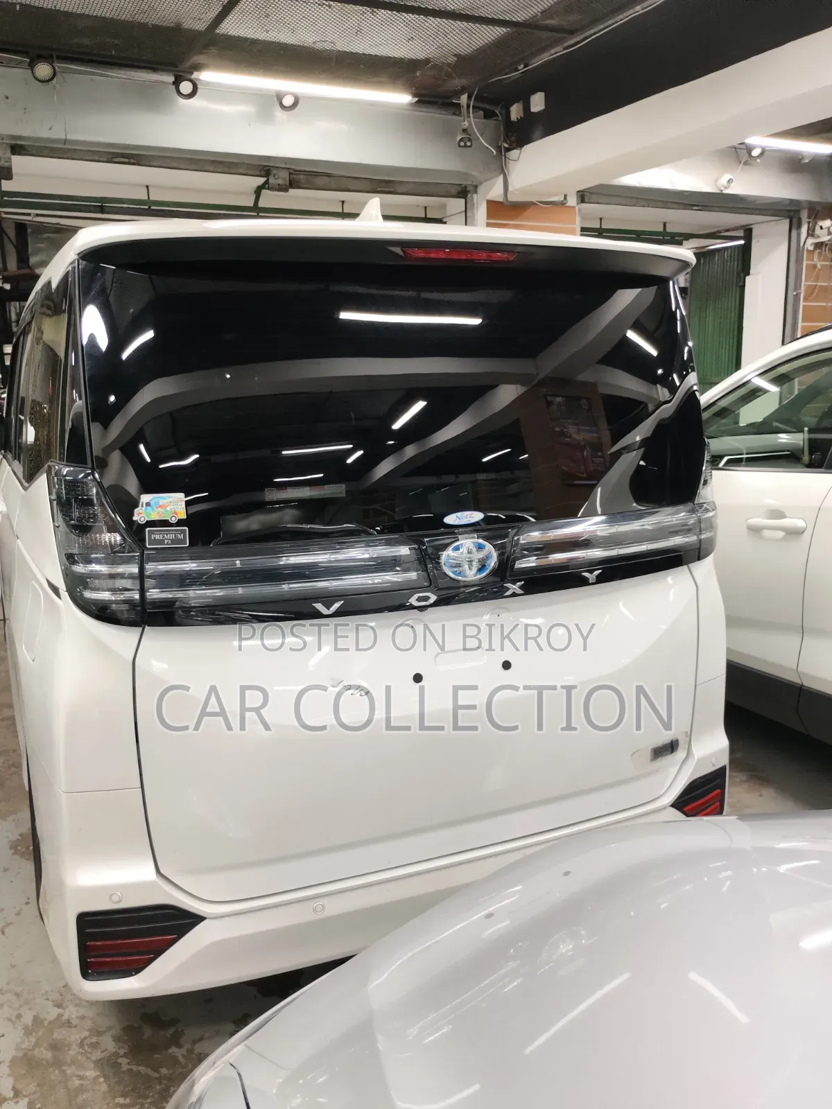 Toyota Voxy 2022 Pearl
