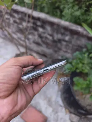 New Apple iPhone XS 256 GB Silver