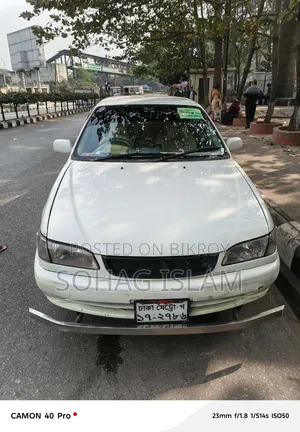 Toyota Corolla 2000 White