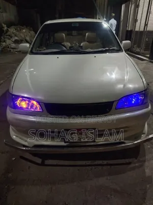 টয়োটা করোল্লা ২০০০ হোয়াইট