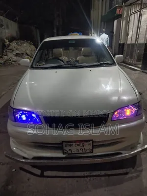 টয়োটা করোল্লা ২০০০ হোয়াইট
