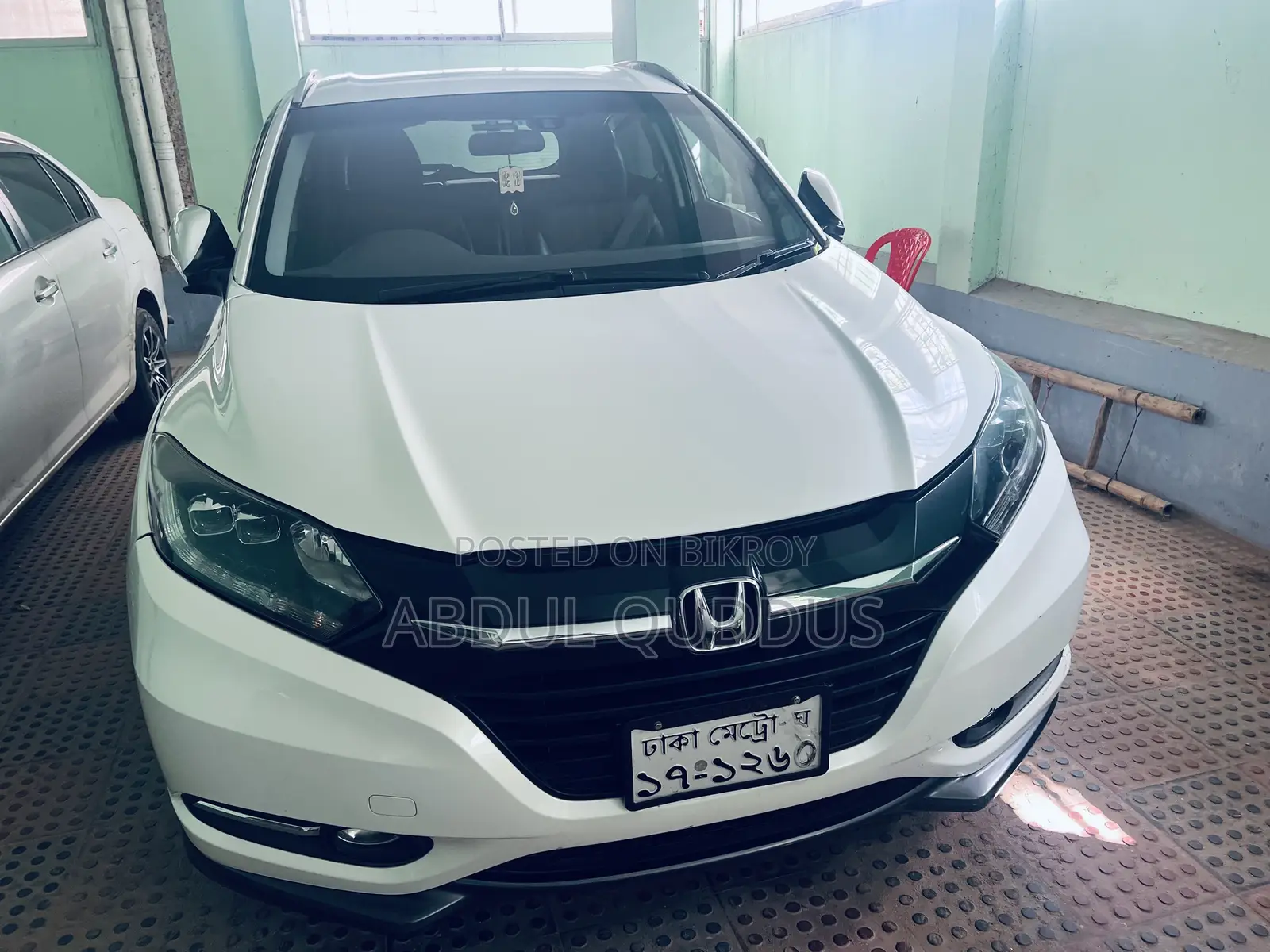 Honda Vezel 1.5 Two-Wheel Drive 2014 Pearl
