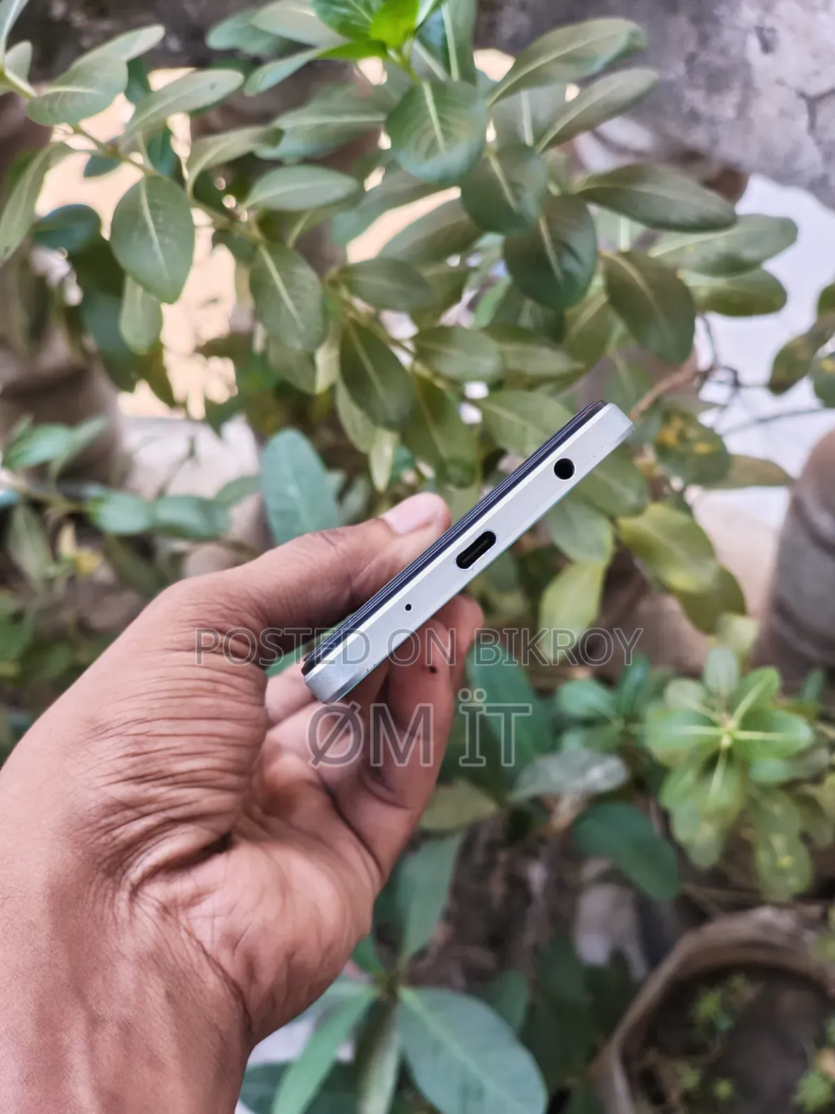 ভিভো ওয়াই১৮ ১২৮ জিবি নীল