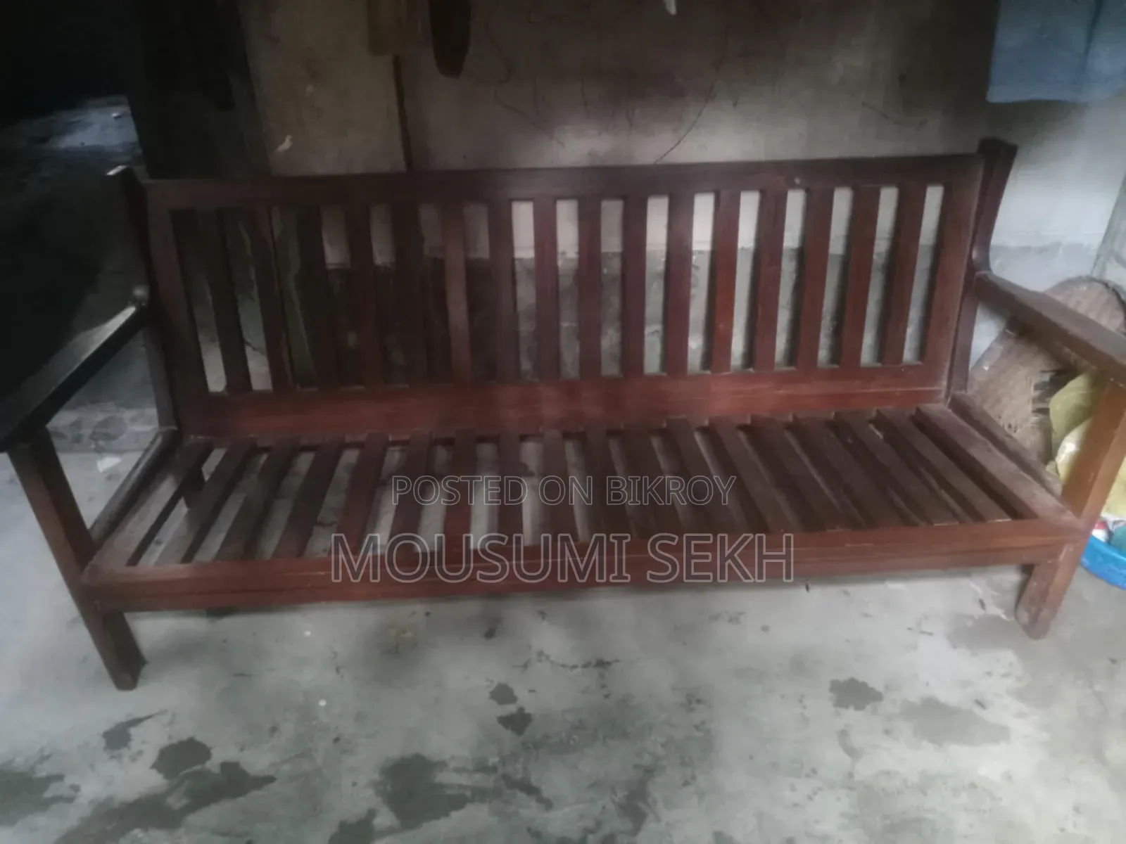 সেগুন কাঠের সুকেজ নতুন বার্নিশ করা দাম ২০হাজার টাকা