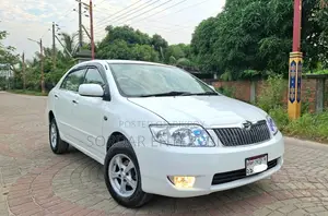 টয়োটা করোল্লা ২০০৫ সাদা