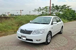 টয়োটা করোল্লা ২০০৫ সাদা