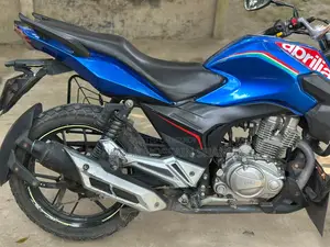 এপ্রিলিয়া এফএক্স ২০২৩ নীল